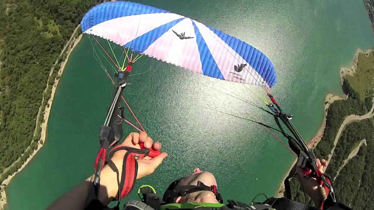 Turismo-de-Aventura-en-Parapente-Acrobatico-Vueltas-y-Piruetas-en-el-Cielo - Pulso Turistico