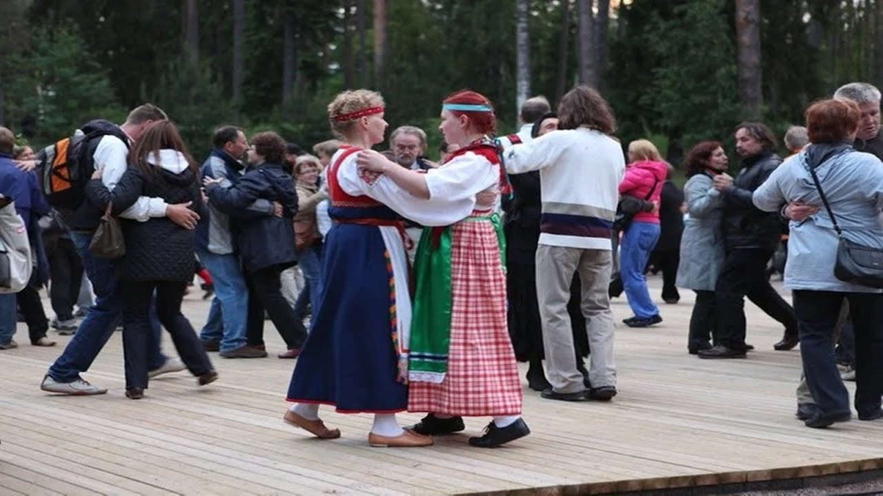 La Fiesta de San Juan en Helsinki: Solsticio y Alegría en Finlandia
