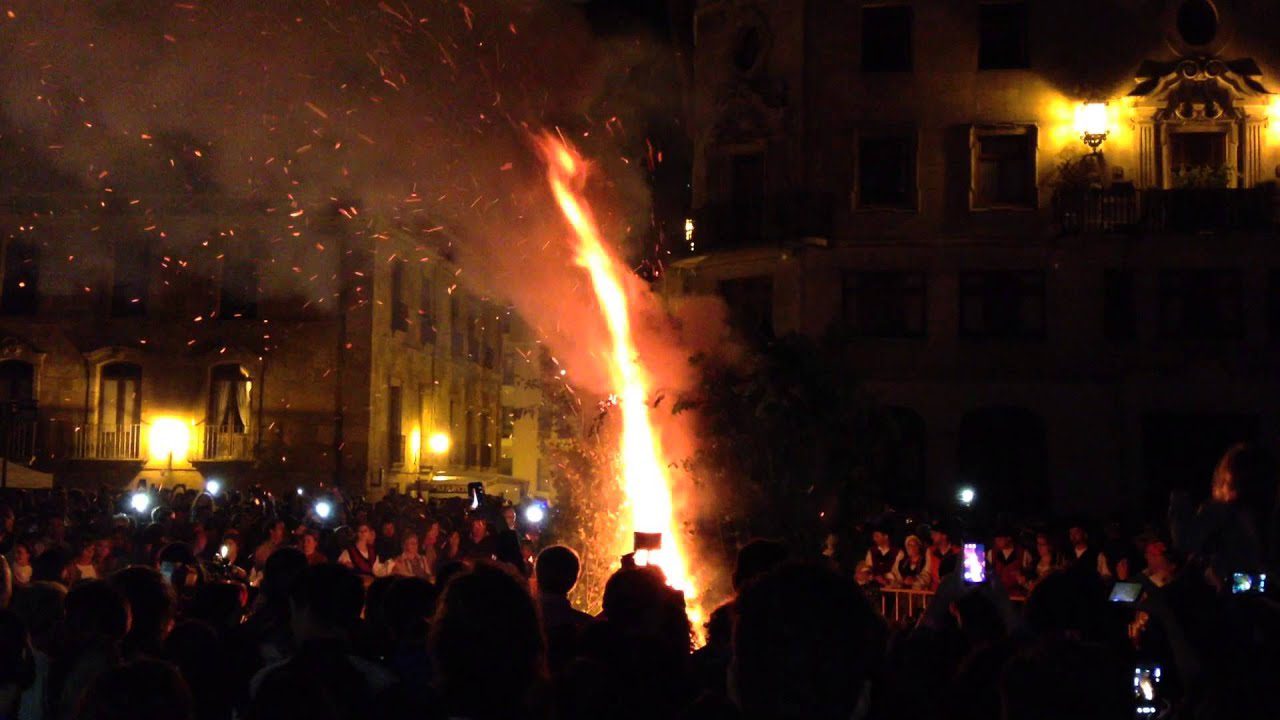 La-Fiesta-de-San-Juan-en-Oviedo-Fuegos-y-Tradicion-en-Espana - Pulso Turistico La Fiesta de San Juan en Oviedo: Fuegos y Tradición en España