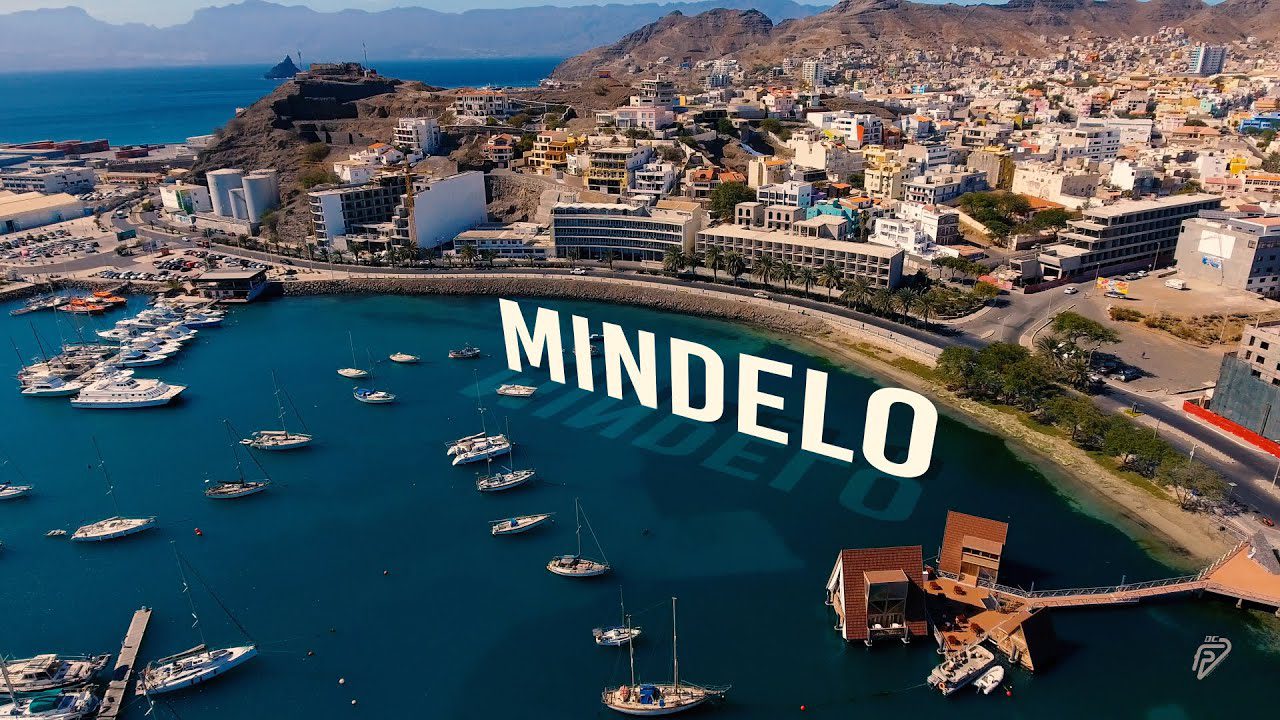 El-Carnaval-de-Mindelo-en-Cabo-Verde-Alegria-y-Colores - Pulso Turistico El Carnaval de Mindelo en Cabo Verde: Alegría y Colores